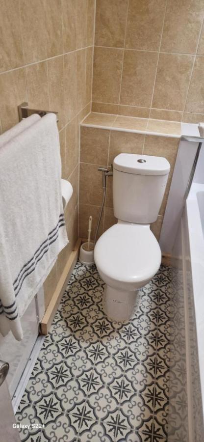 גלאזגו Archillects Entire Two Bedroom Comfy House - Free Parking מראה חיצוני תמונה