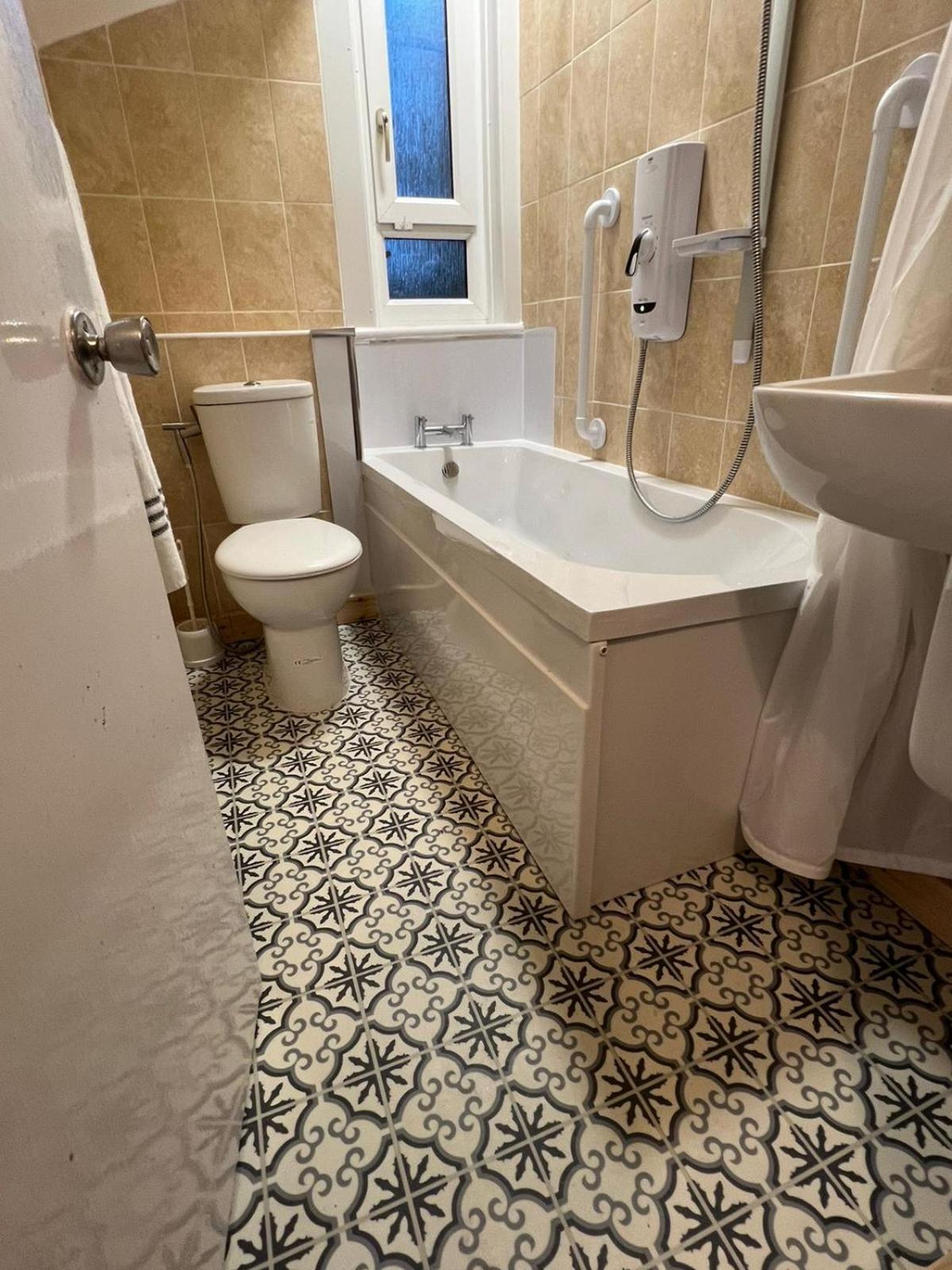 גלאזגו Archillects Entire Two Bedroom Comfy House - Free Parking מראה חיצוני תמונה