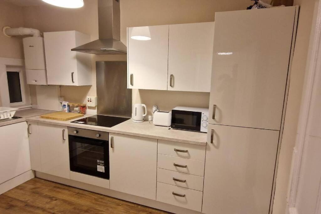 גלאזגו Archillects Entire Two Bedroom Comfy House - Free Parking מראה חיצוני תמונה